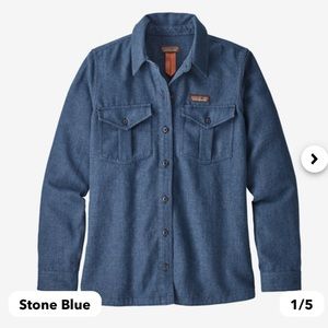 Patagonia women’s farriers work shirt. Only worn once. Xs. Blue.